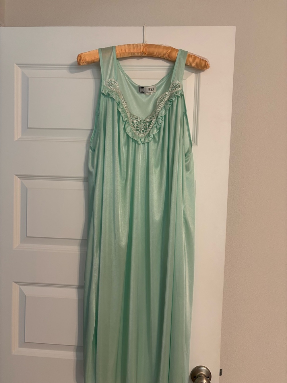 Women's Mint Green Sleeveless Nightgown with Lace Trim